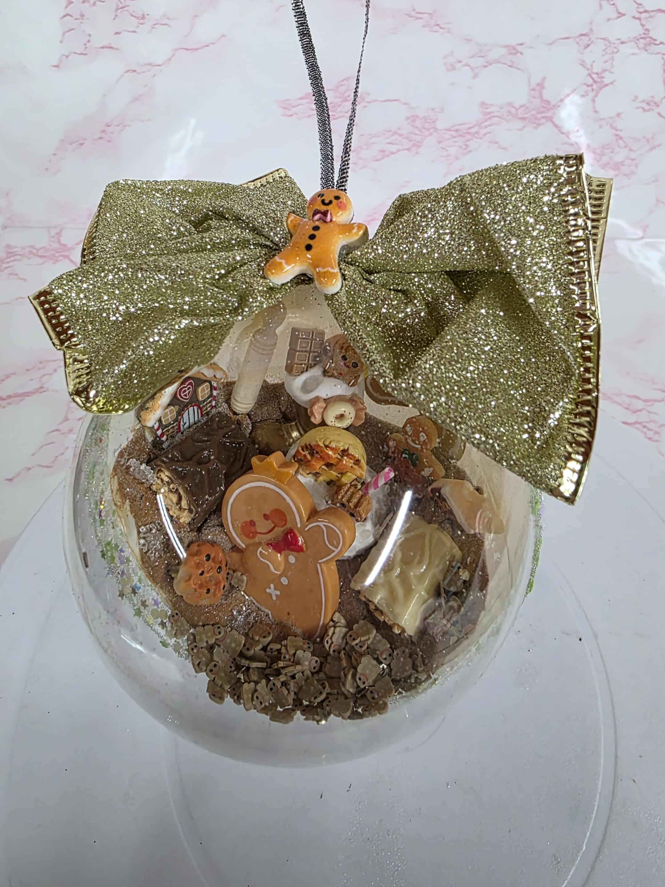 'Gingerbread Green Bow' Bauble