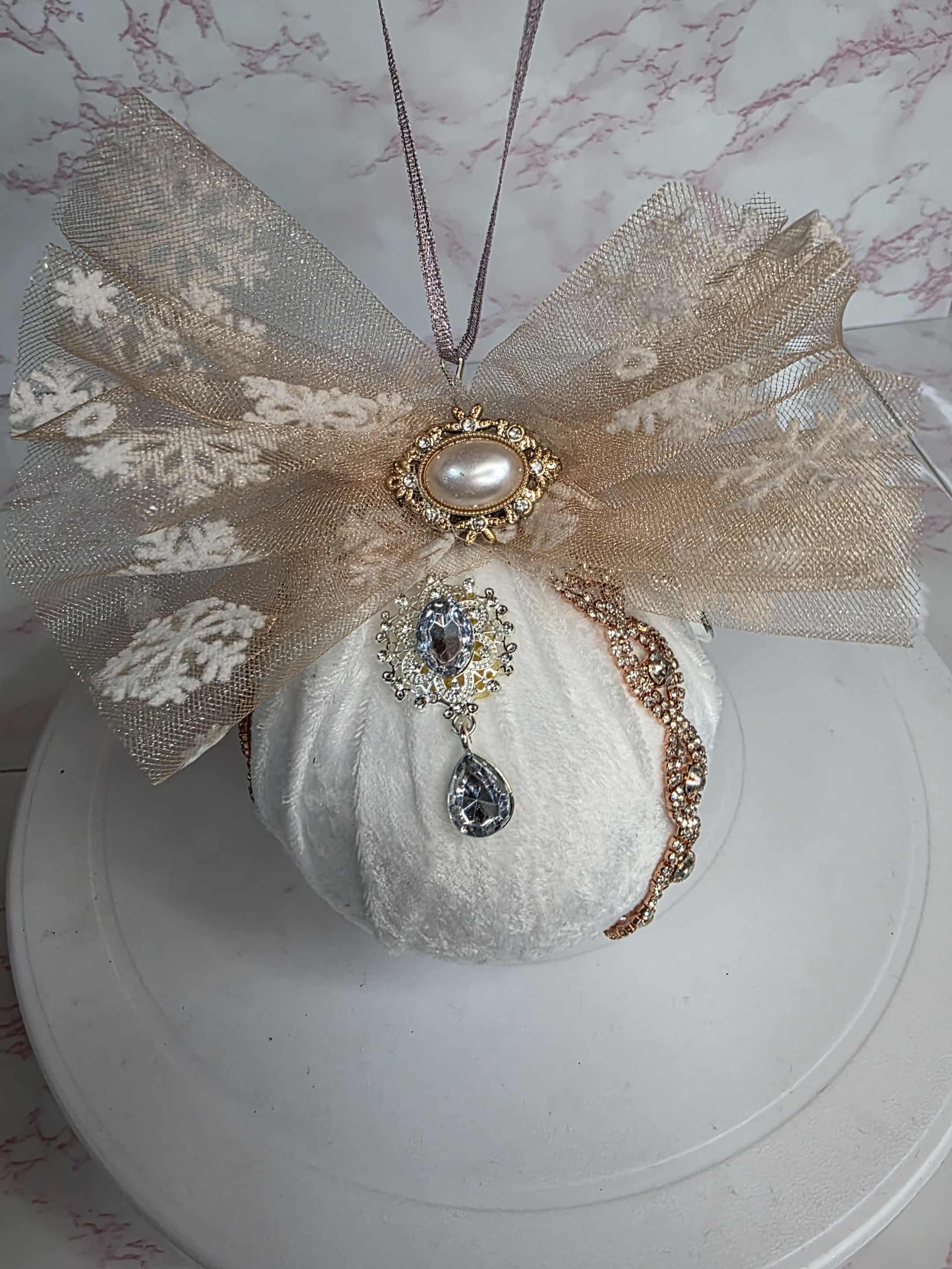 White/Gold Velvet Bauble
